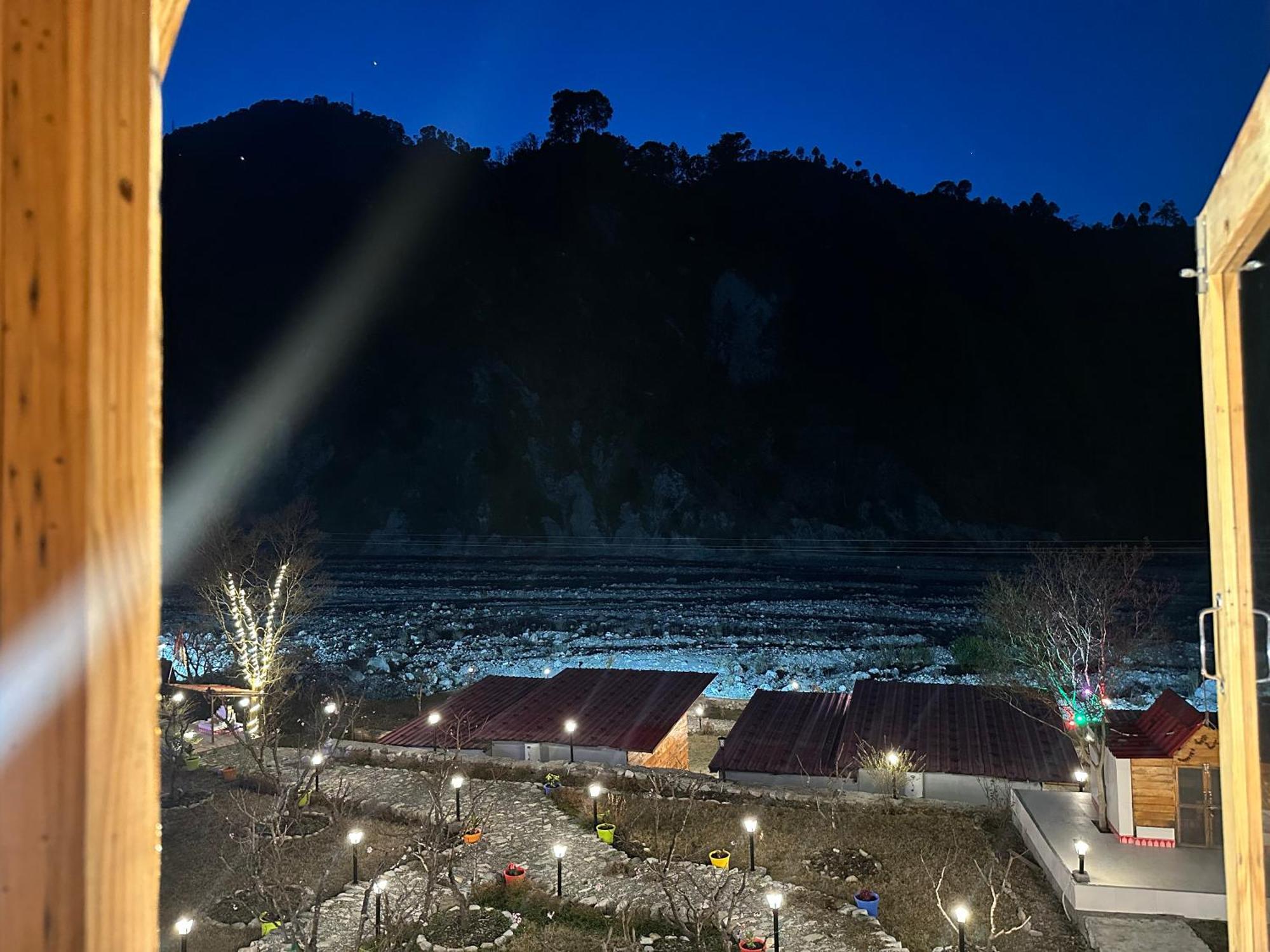 Cabana Riverside Resort - Kainchi Dham Nainital Kültér fotó