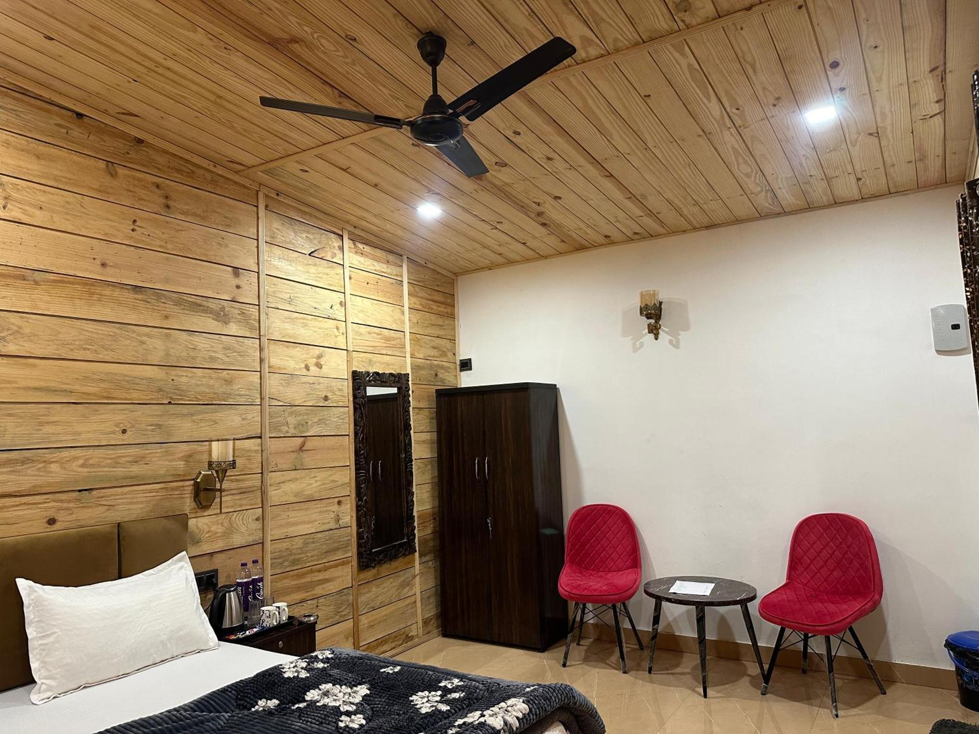 Cabana Riverside Resort - Kainchi Dham Nainital Kültér fotó
