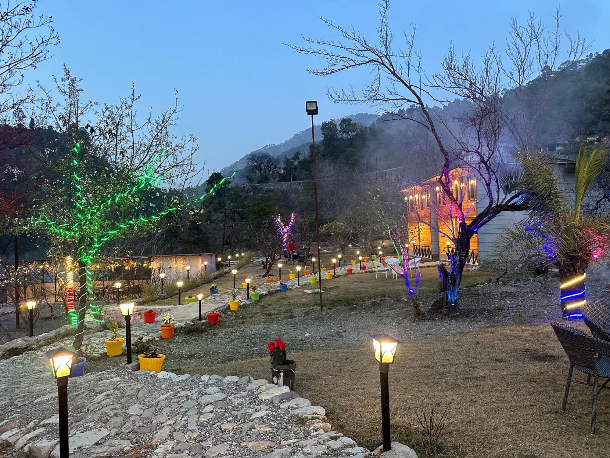 Cabana Riverside Resort - Kainchi Dham Nainital Kültér fotó
