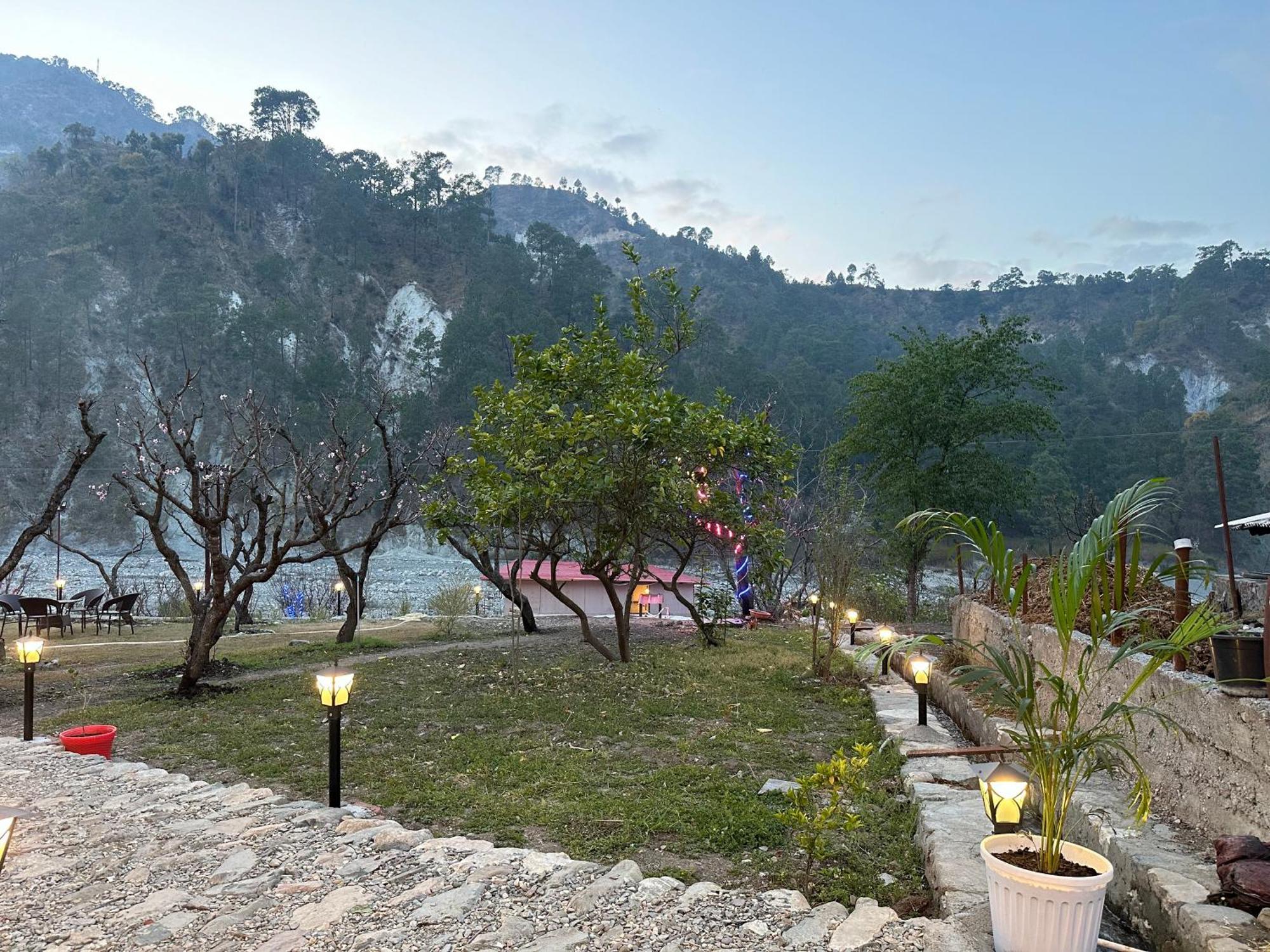 Cabana Riverside Resort - Kainchi Dham Nainital Kültér fotó